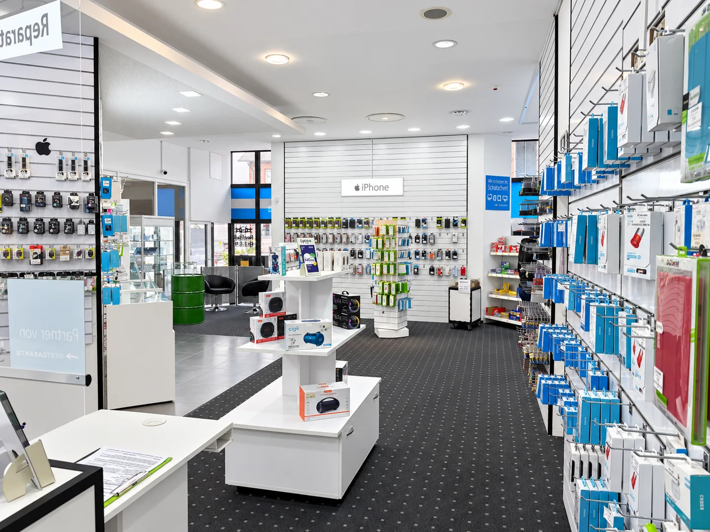 Verkaufs- und Beratungsraum von Handy iRepair in Aschaffenburg